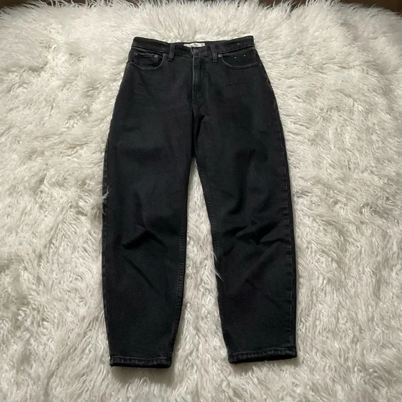 Abercrombie The 80s Mom High Rise Jeans - Picture 1 of 4